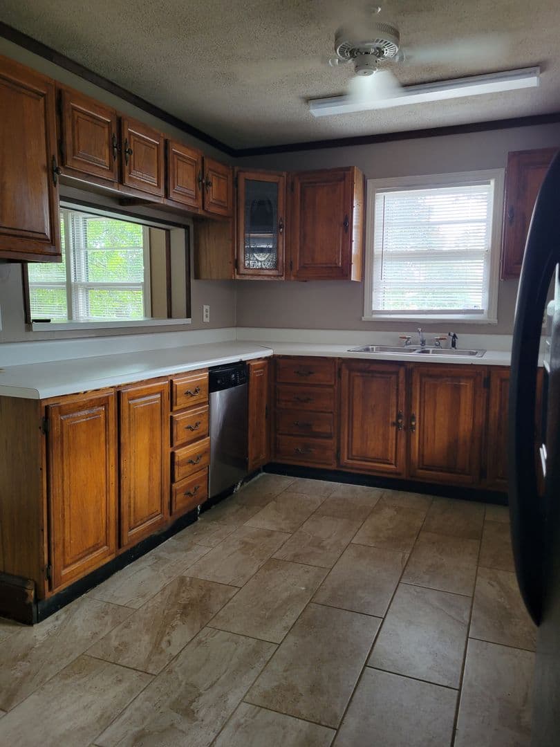Athens House: 36 Holman Ave. - Front Unit