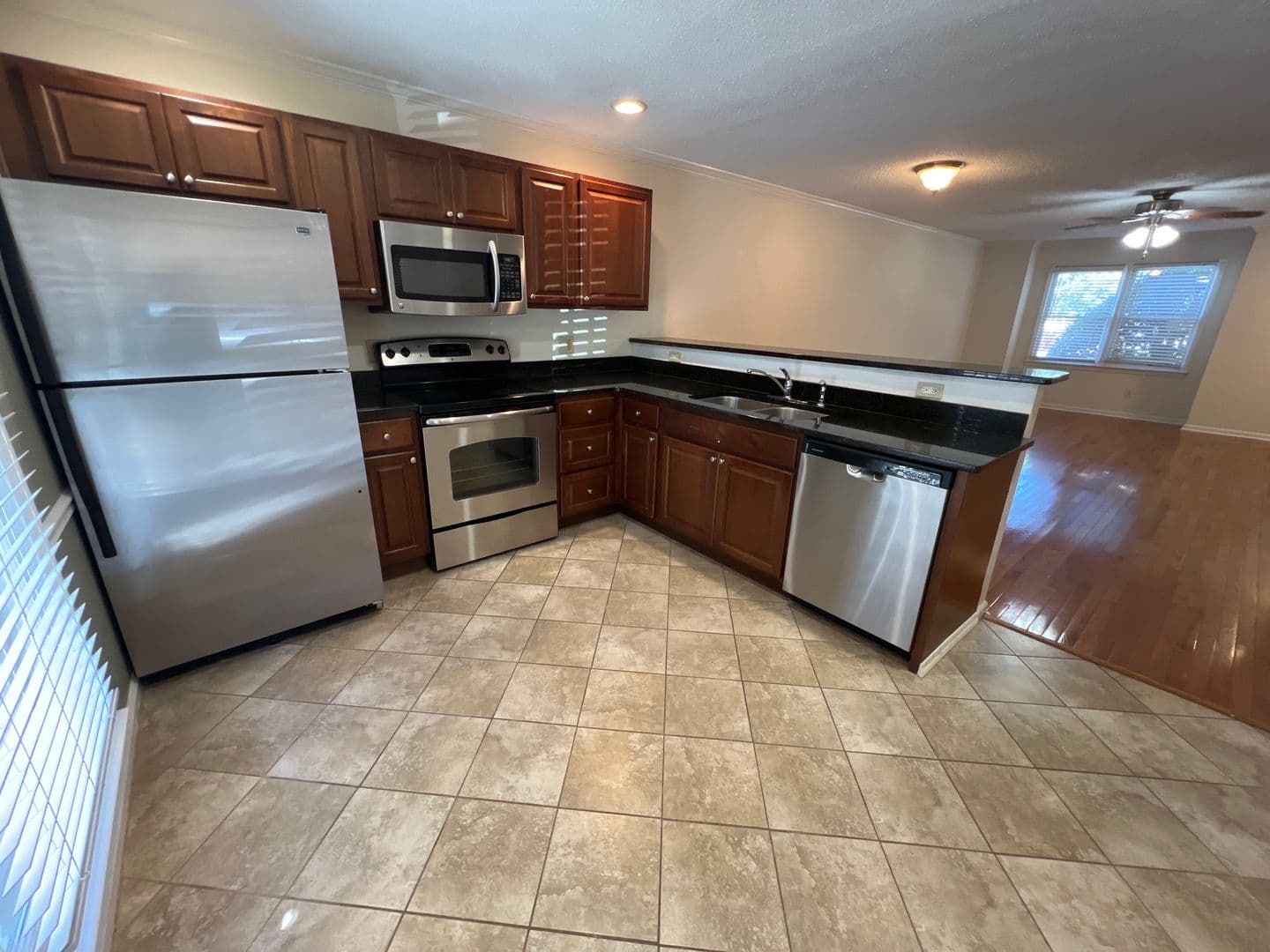 Athens Condo: 935 Baxter Street #15