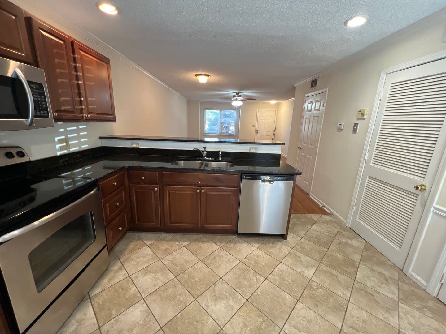 Athens Condo: 935 Baxter Street #15