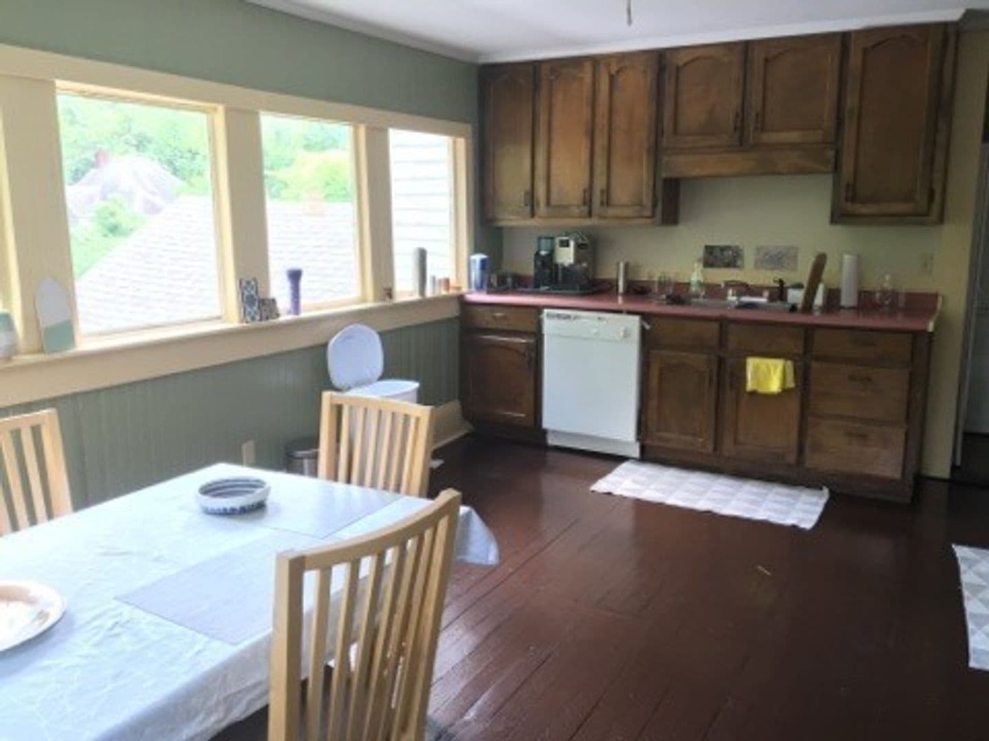Athens Apartment: 235 Hill St.