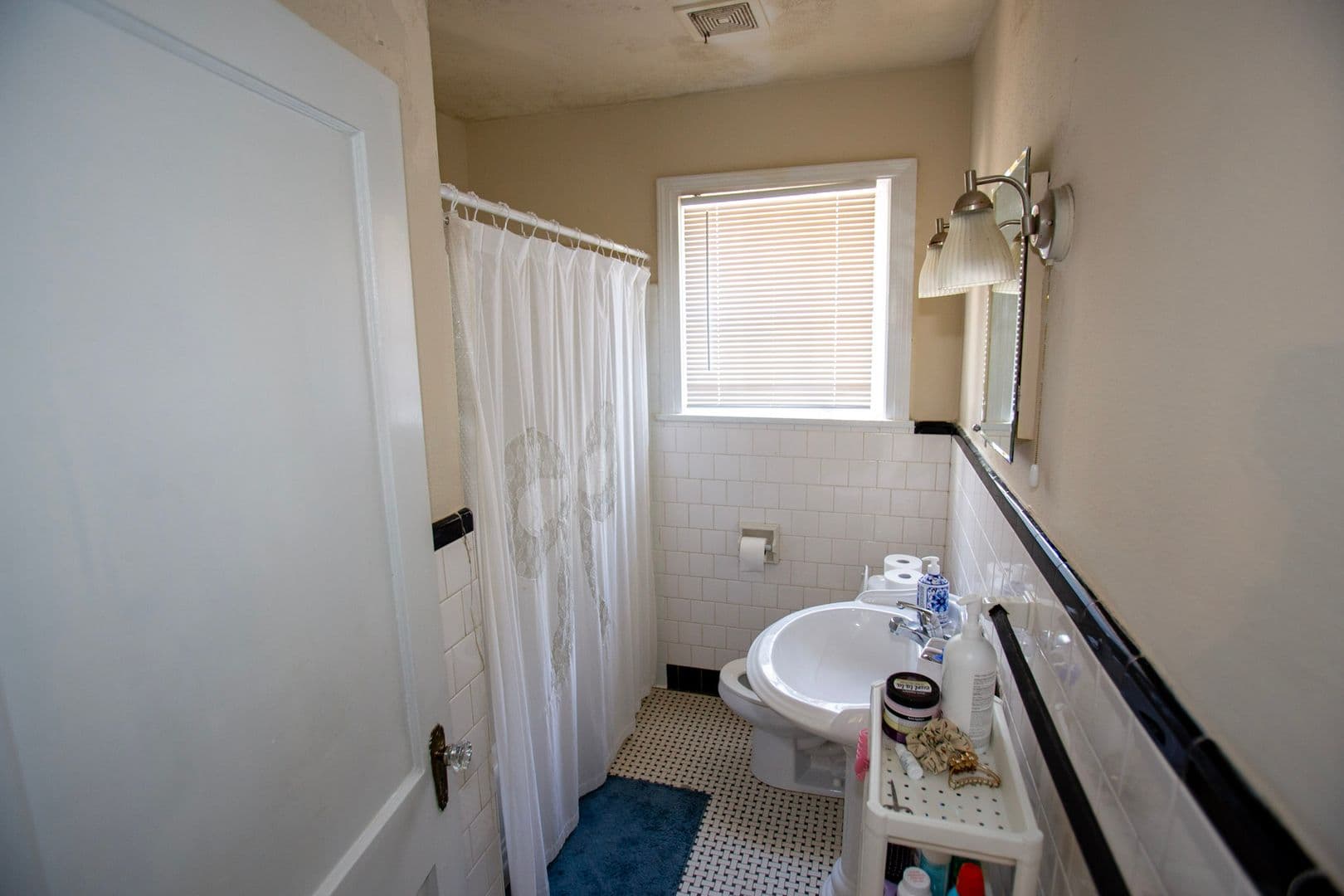 Athens House: 695 King Avenue - Down