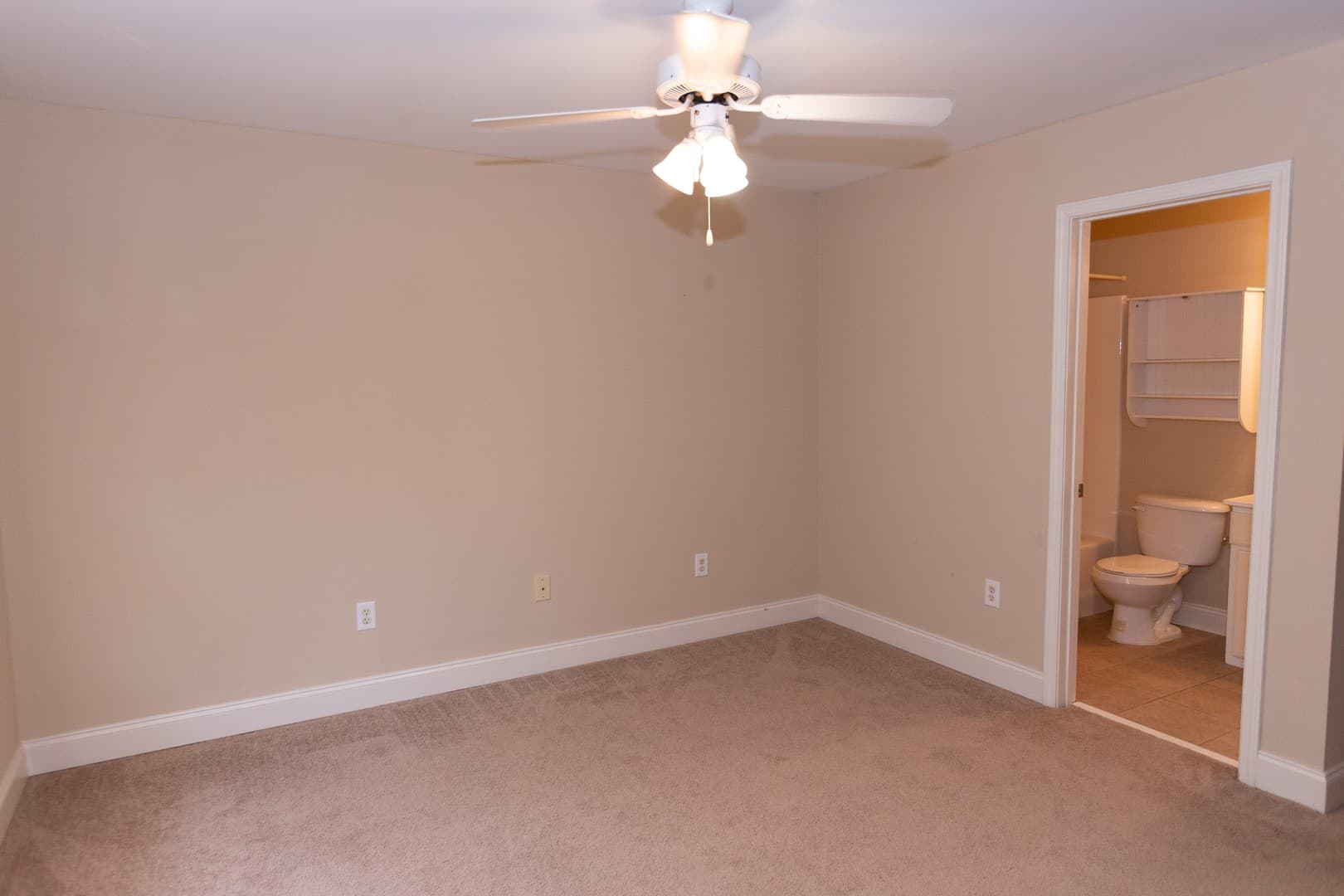 Athens Townhome: 460 Barnett Shoals Rd. Unit B2