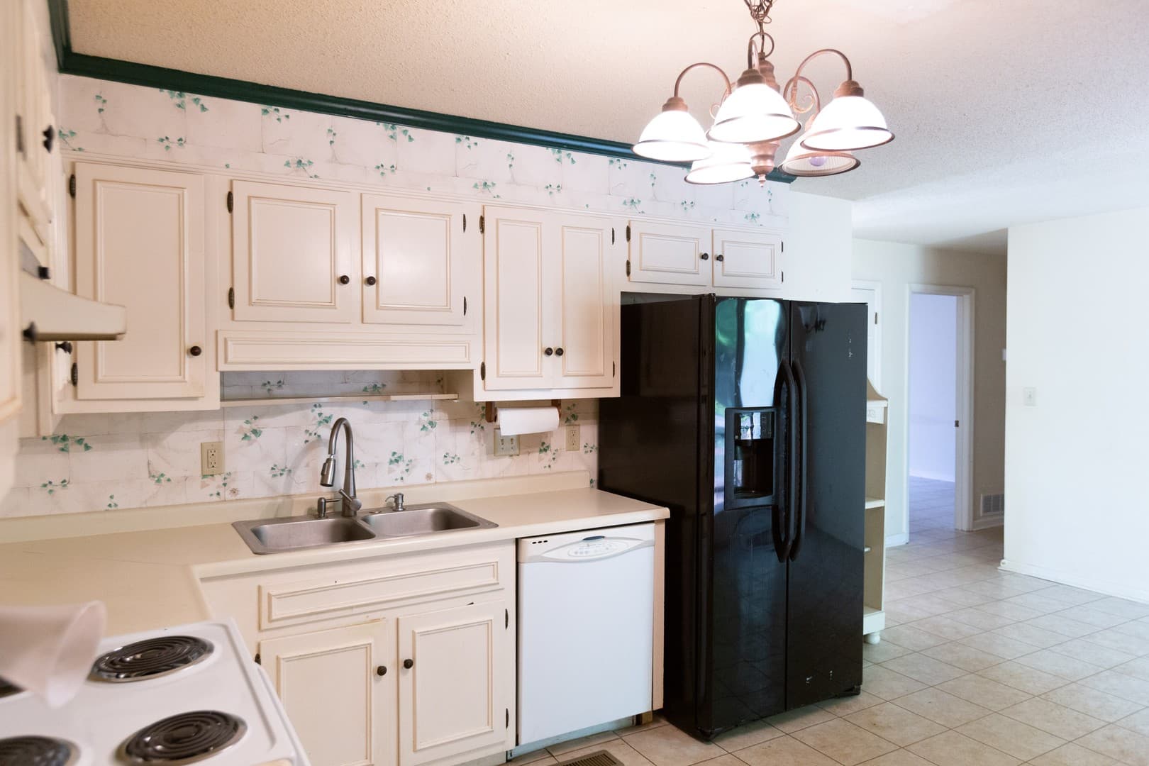 Athens House: 225 Holcomb Dr.