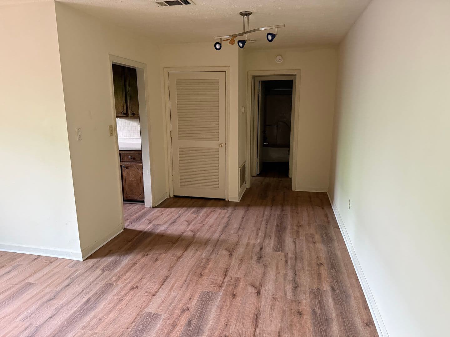 Athens House: 297 Peabody Street # 4