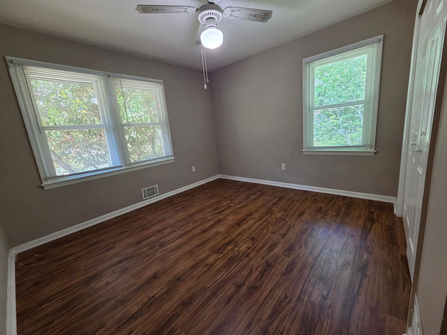 Athens House: 141 College Circle