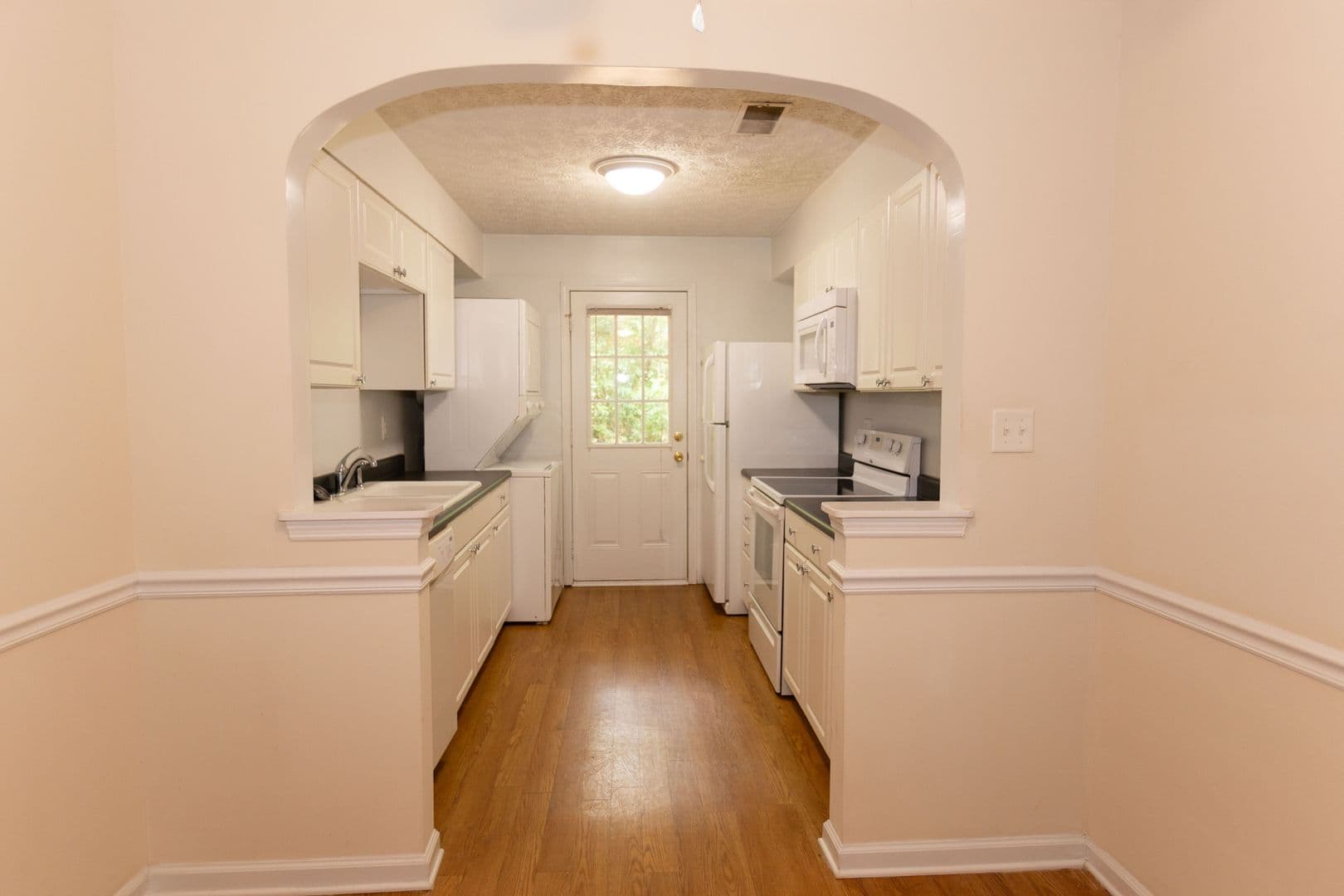 Athens Apartment: 270 Barber St.