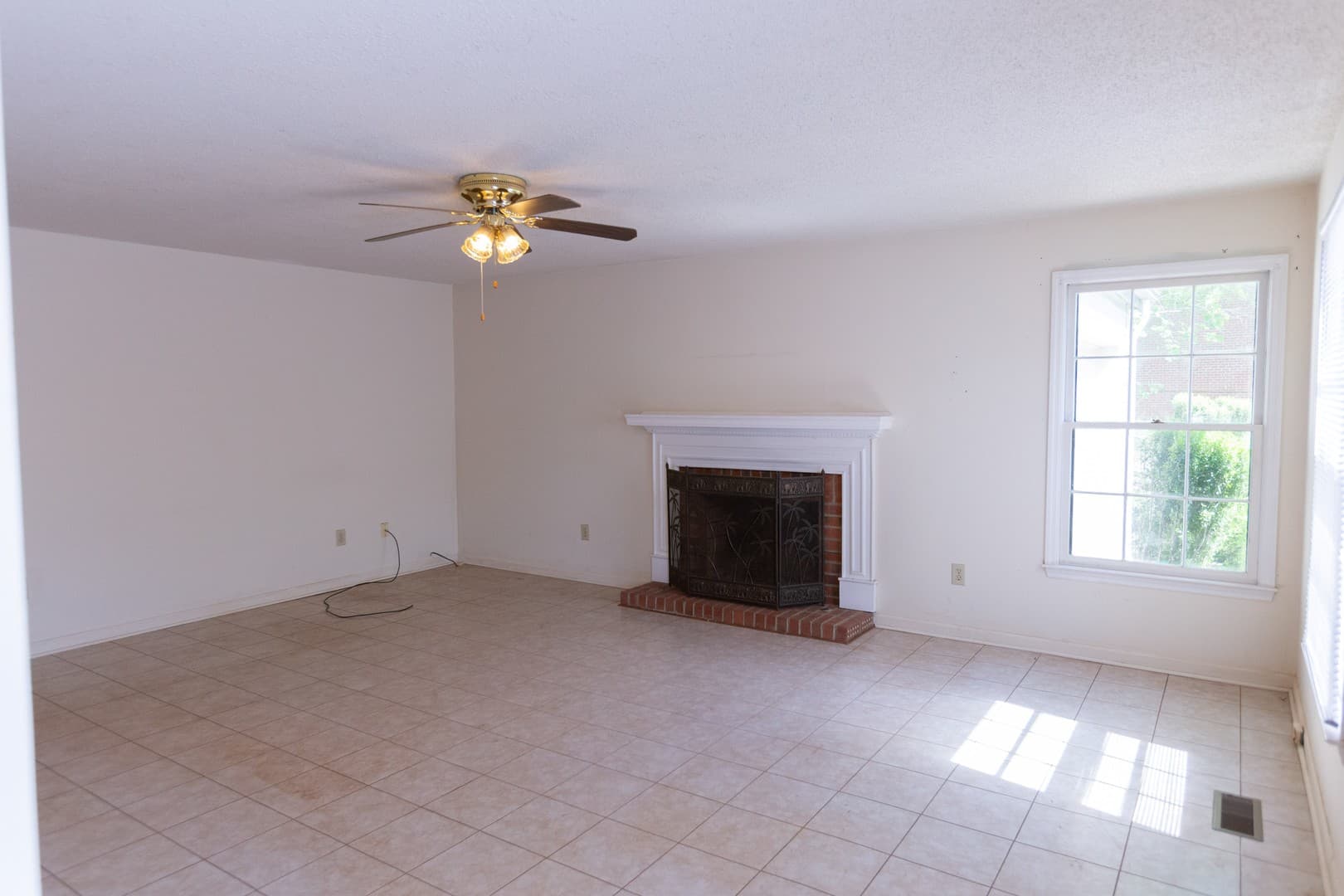 Athens House: 225 Holcomb Dr.
