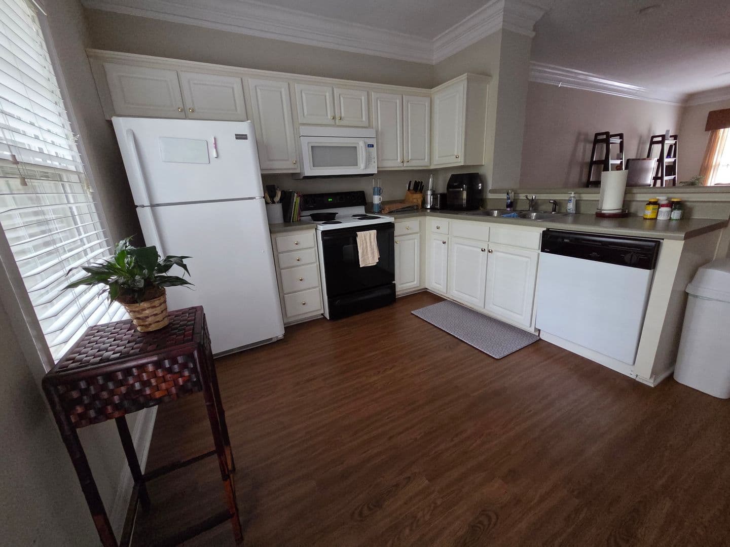 Athens Townhome: 101 Woodlake Drive #406