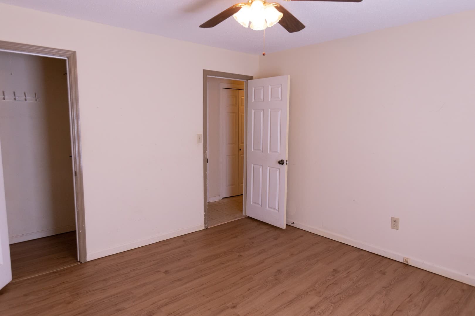 Athens House: 225 Holcomb Dr.