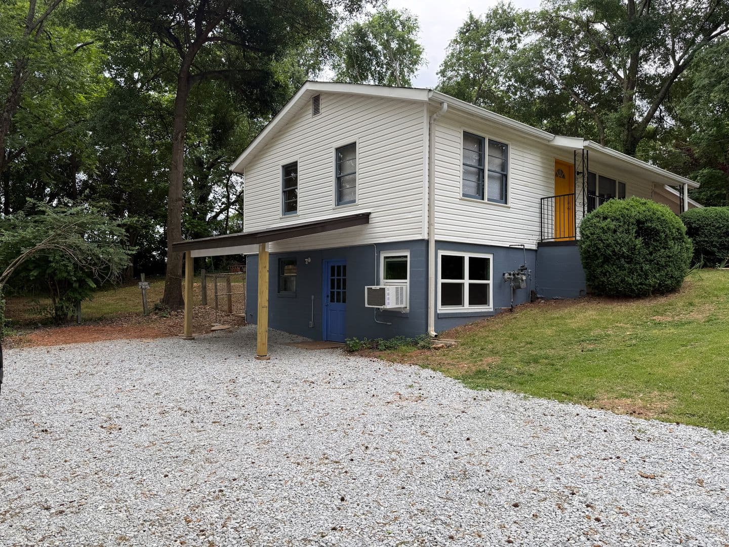 Athens House: 117 Johnson Dr.