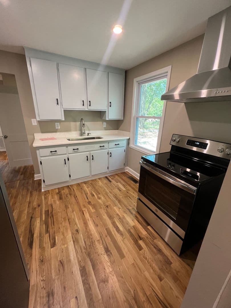 Athens House: 375 Price Ave.
