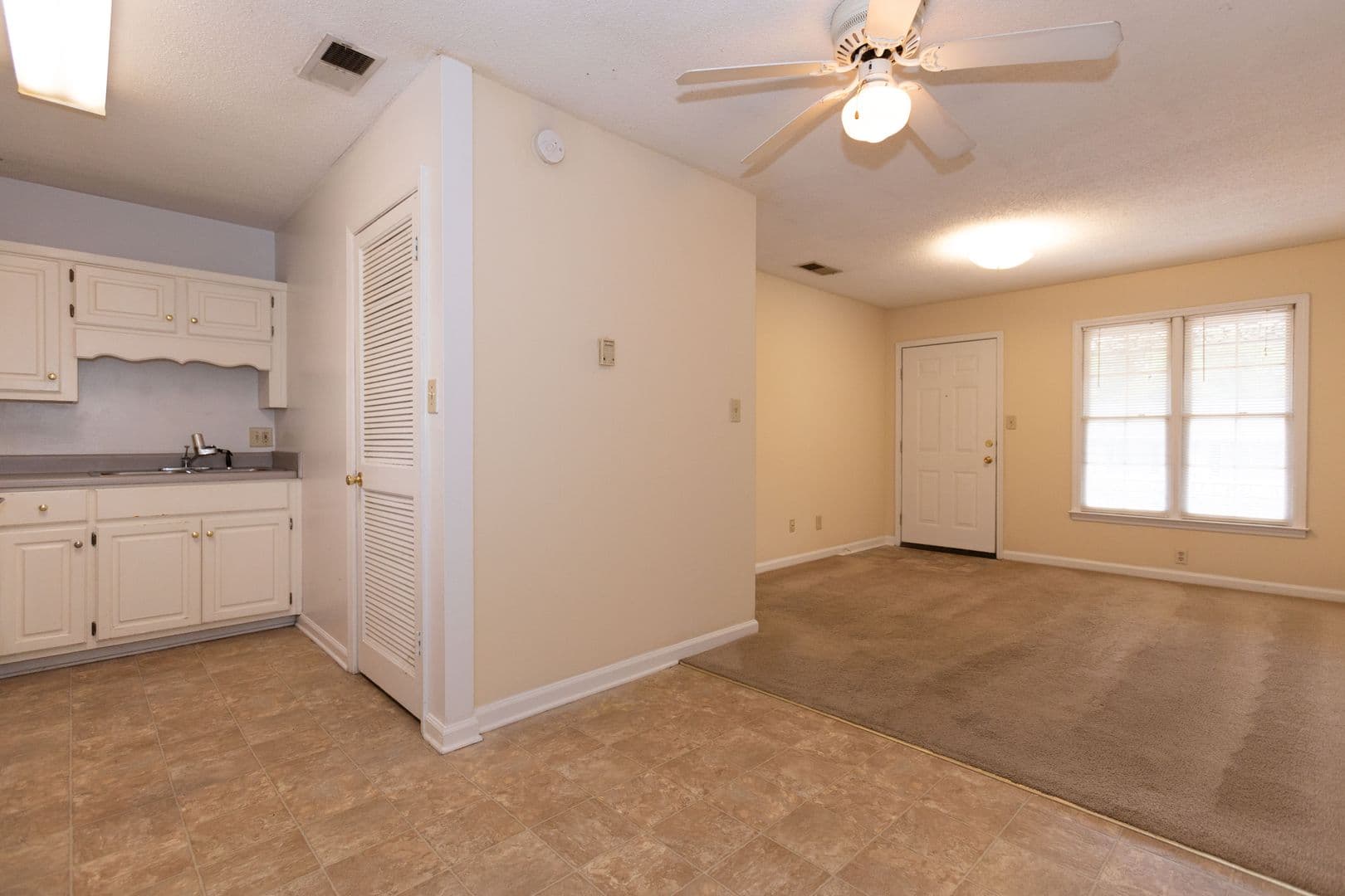 Athens Apartment: 250 N. Harris St.