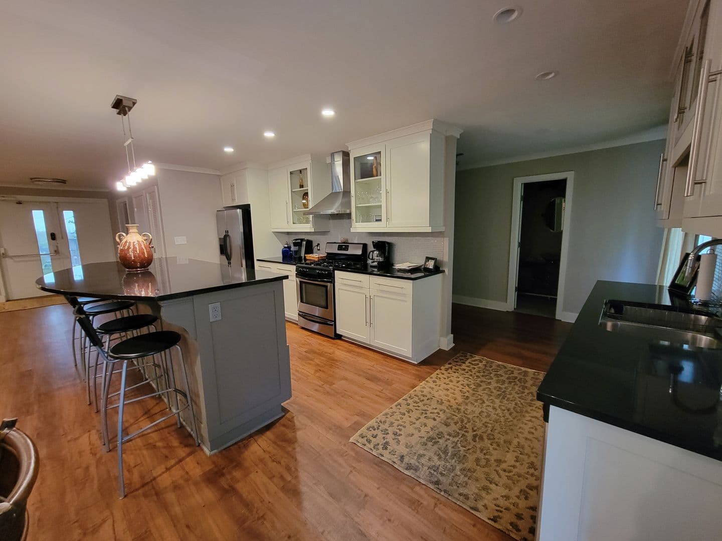 Athens House: 125 Boulevard