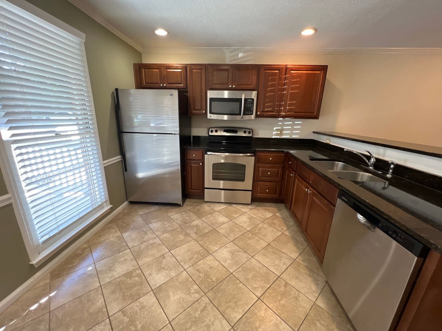 Athens Condo: 935 Baxter Street #15