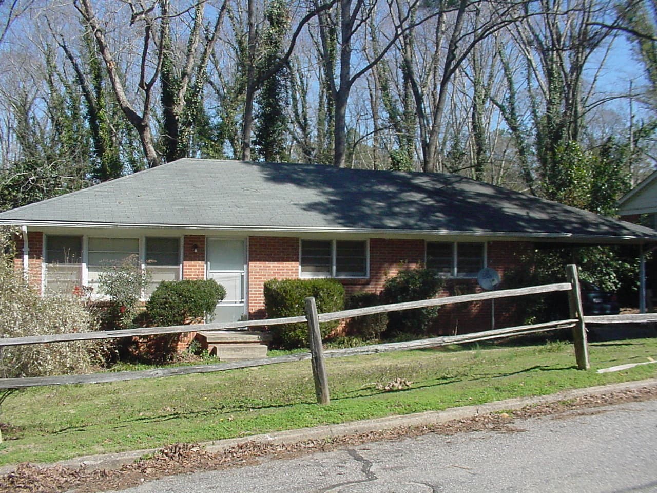 Athens House: 559 Woodland Hills