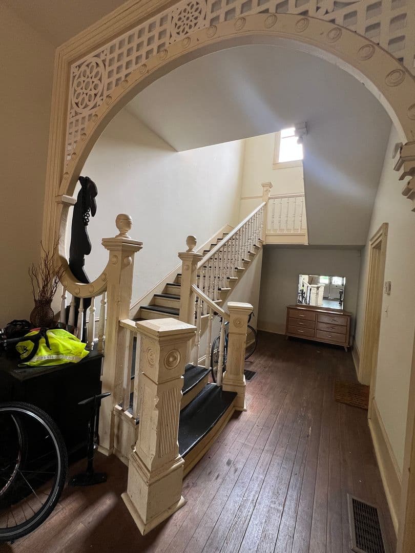 Athens Apartment: 235 Hill St.