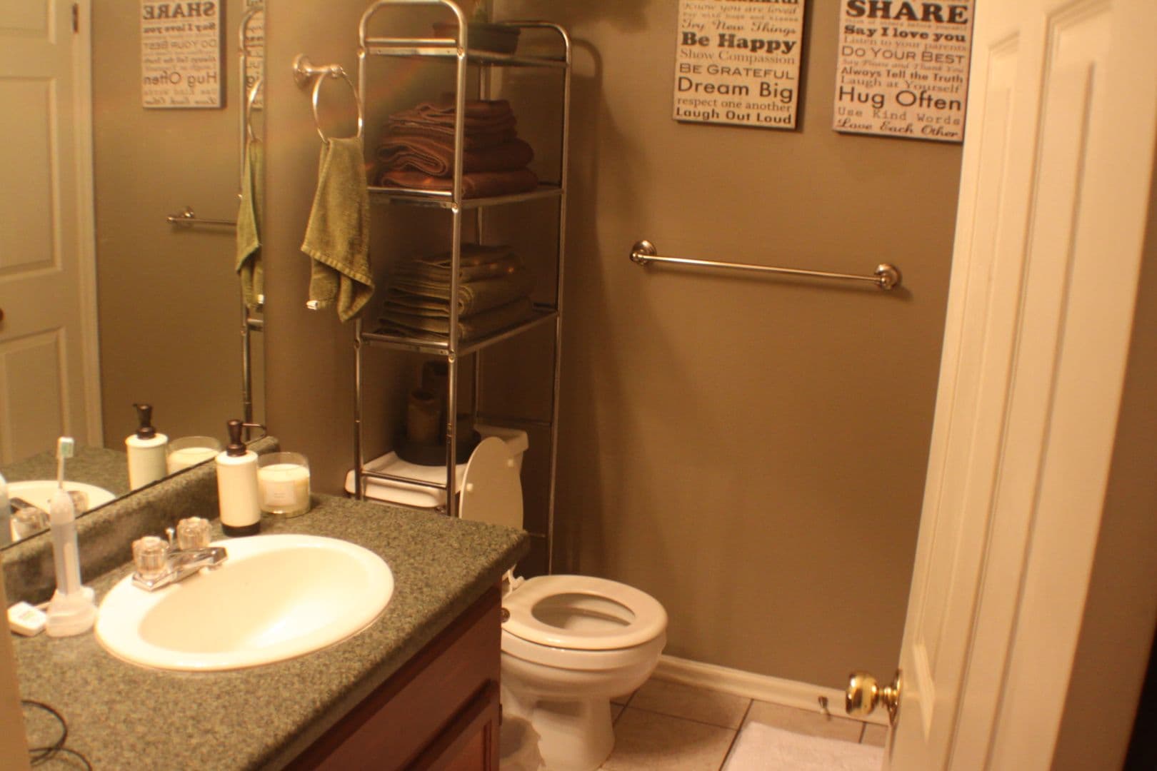 Athens Condo: 200 Downing Way D