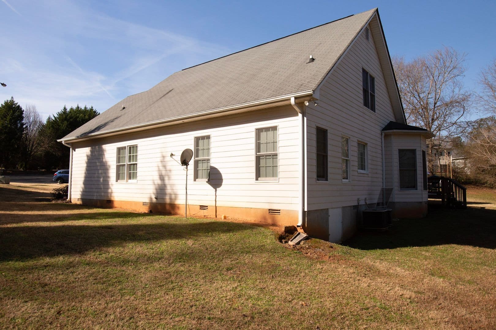 Athens House: 651 Lakeland Way