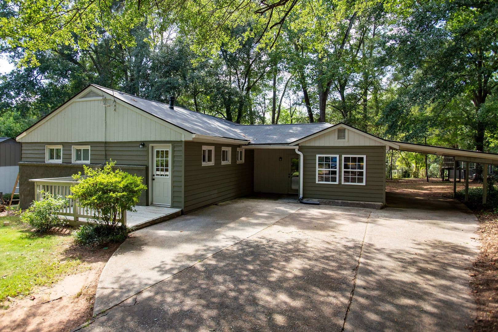 Athens House: 230 Habersham Way
