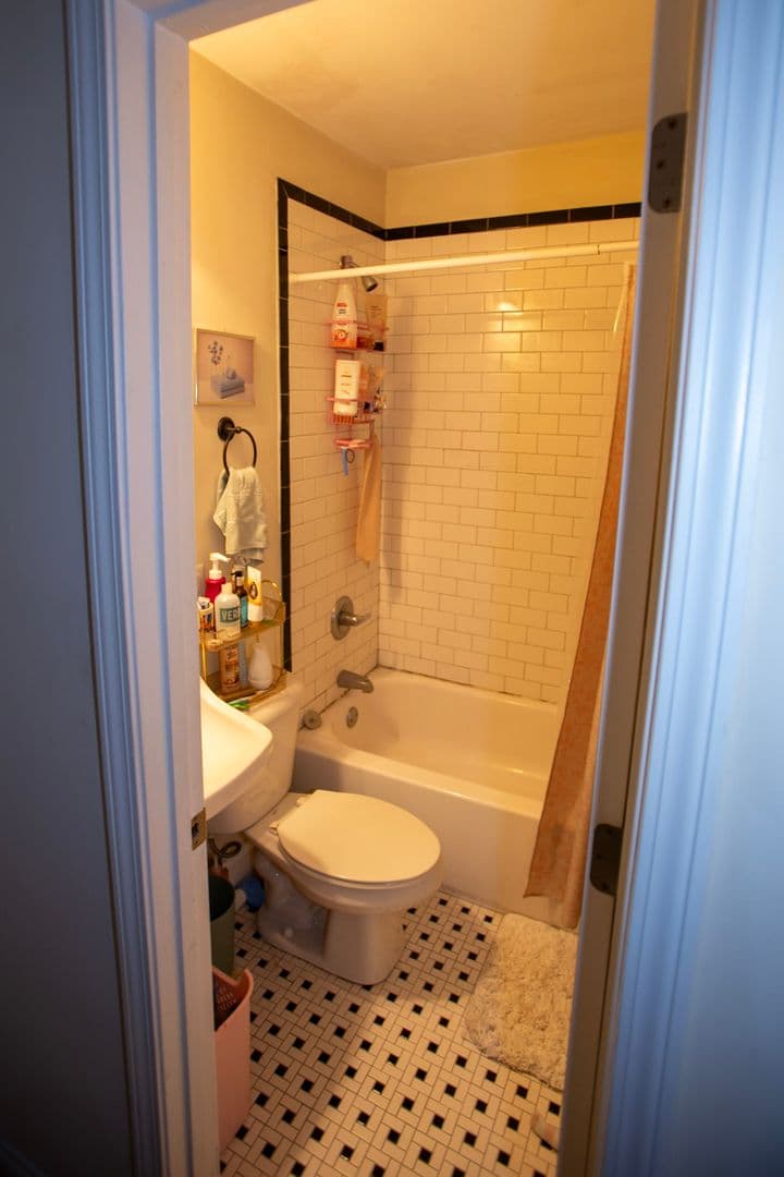 Athens House: 695 King Avenue - Down
