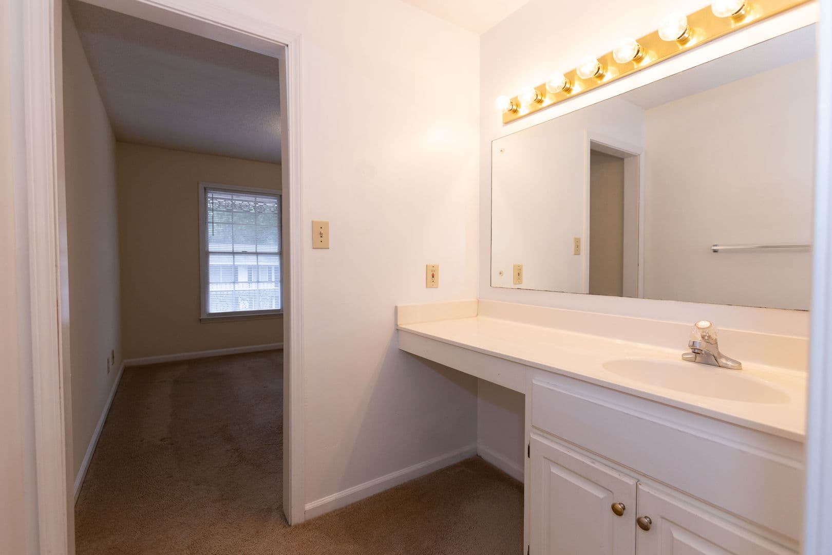 Athens Apartment: 250 N. Harris St.