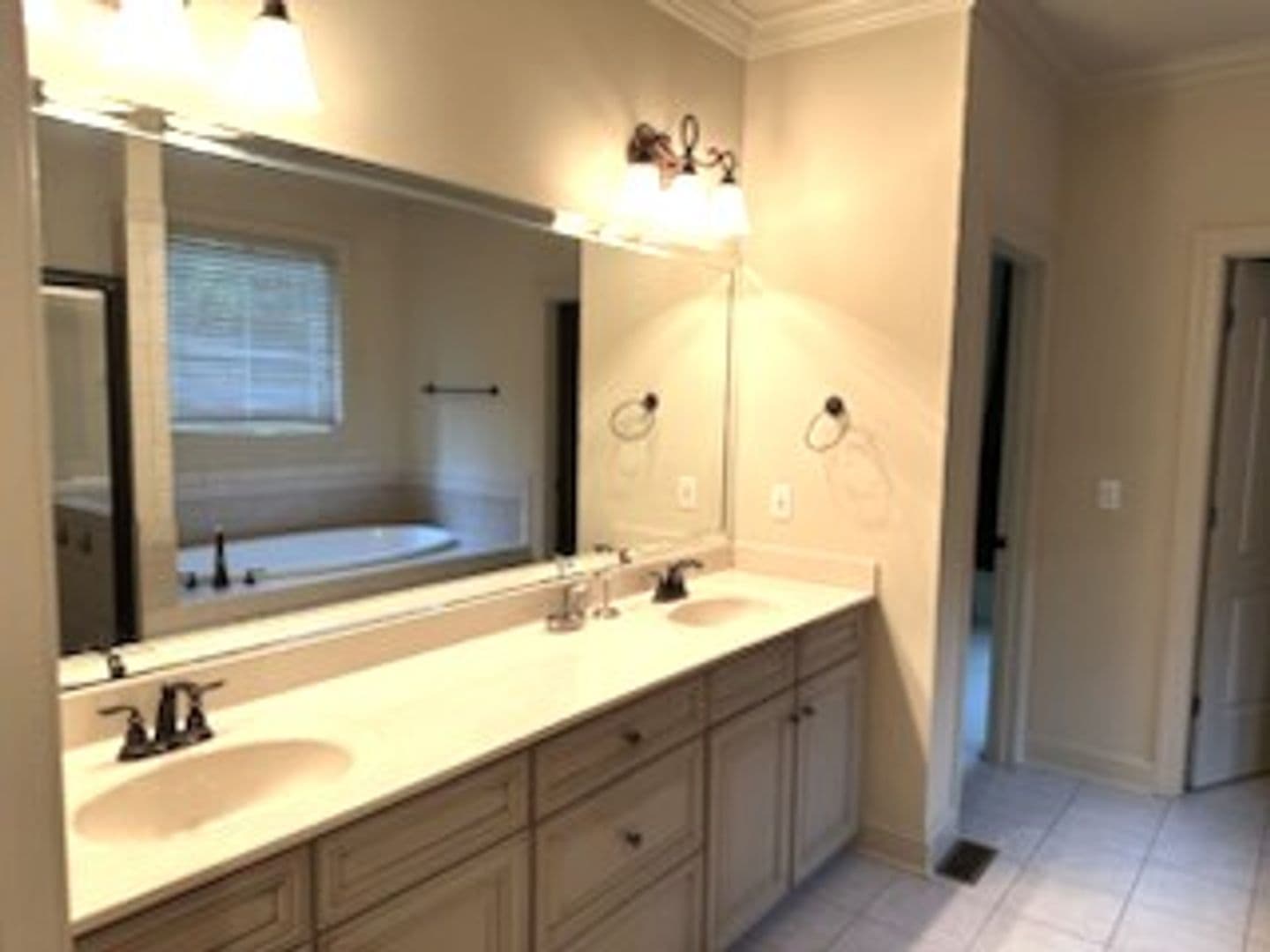 Simpsonville House: 217 Asheton Lakes Way