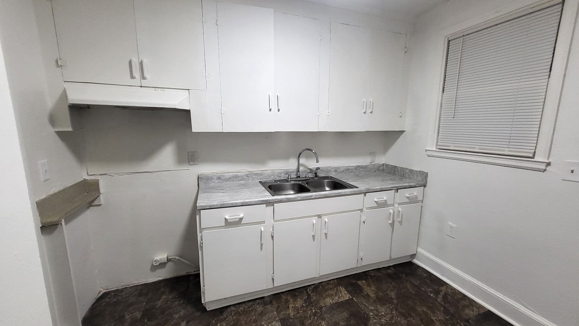 Sumter House: 1 Woodlawn Ct