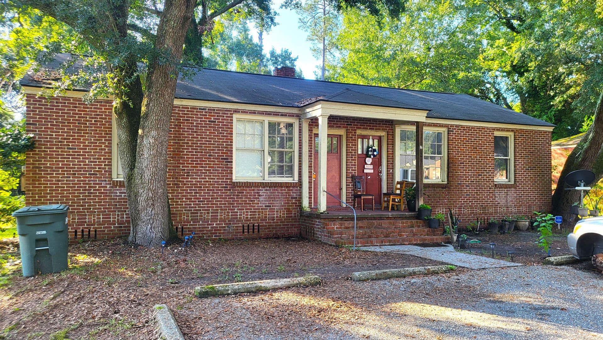Sumter House: 1 Woodlawn Ct