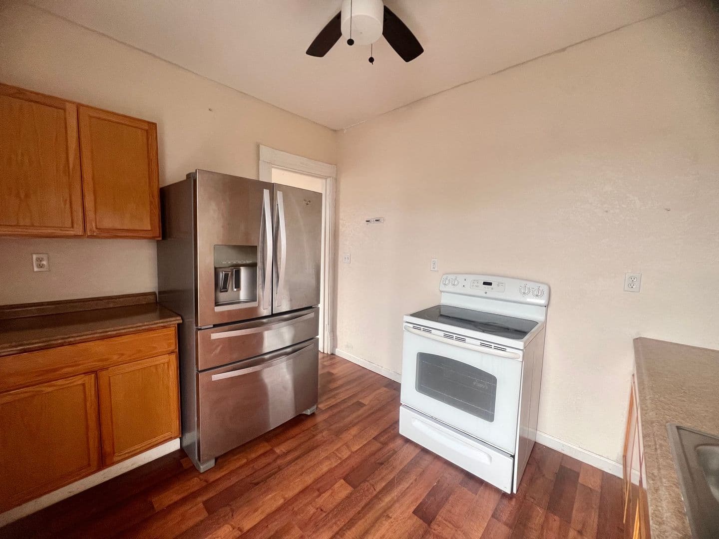 Clinton Apartment: 556 9th Ave S