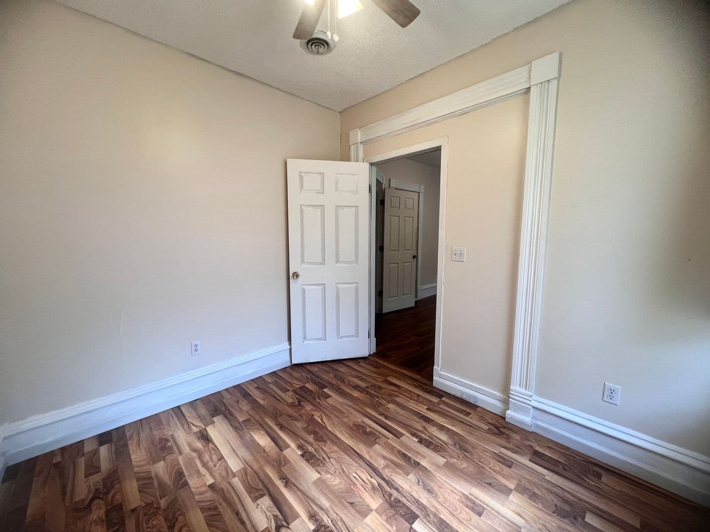 Clinton Apartment: 556 9th Ave S
