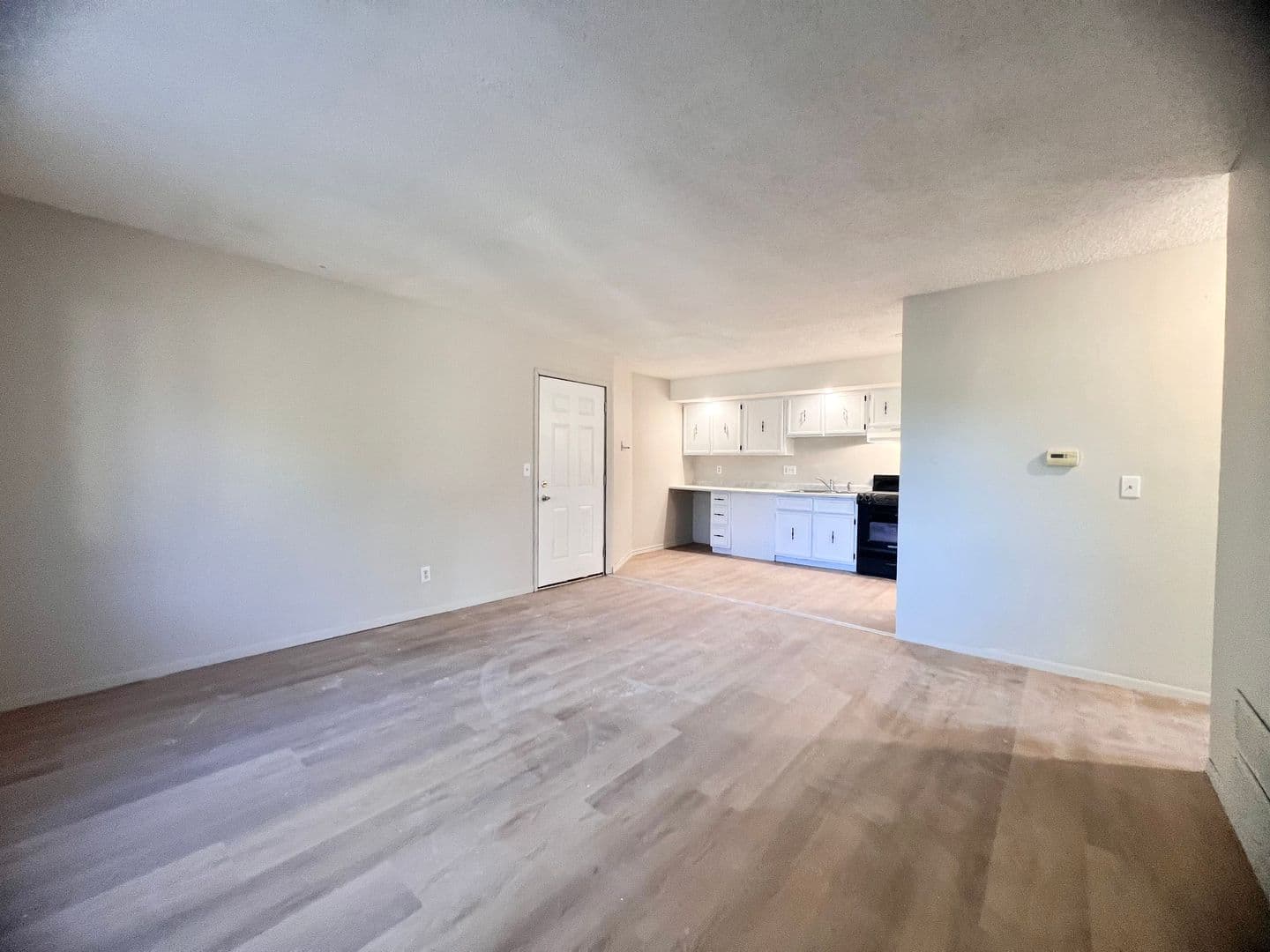 Davenport Apartment: 2134 E Locust St
