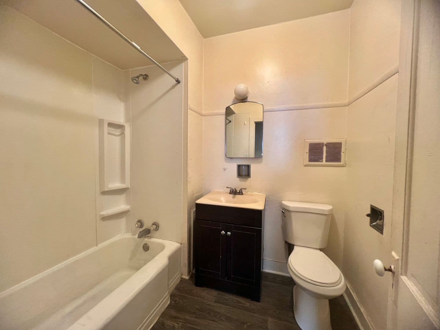 Clinton Apartment: 92 Main Avenue