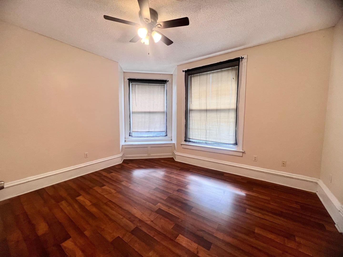 Clinton Apartment: 556 9th Ave S