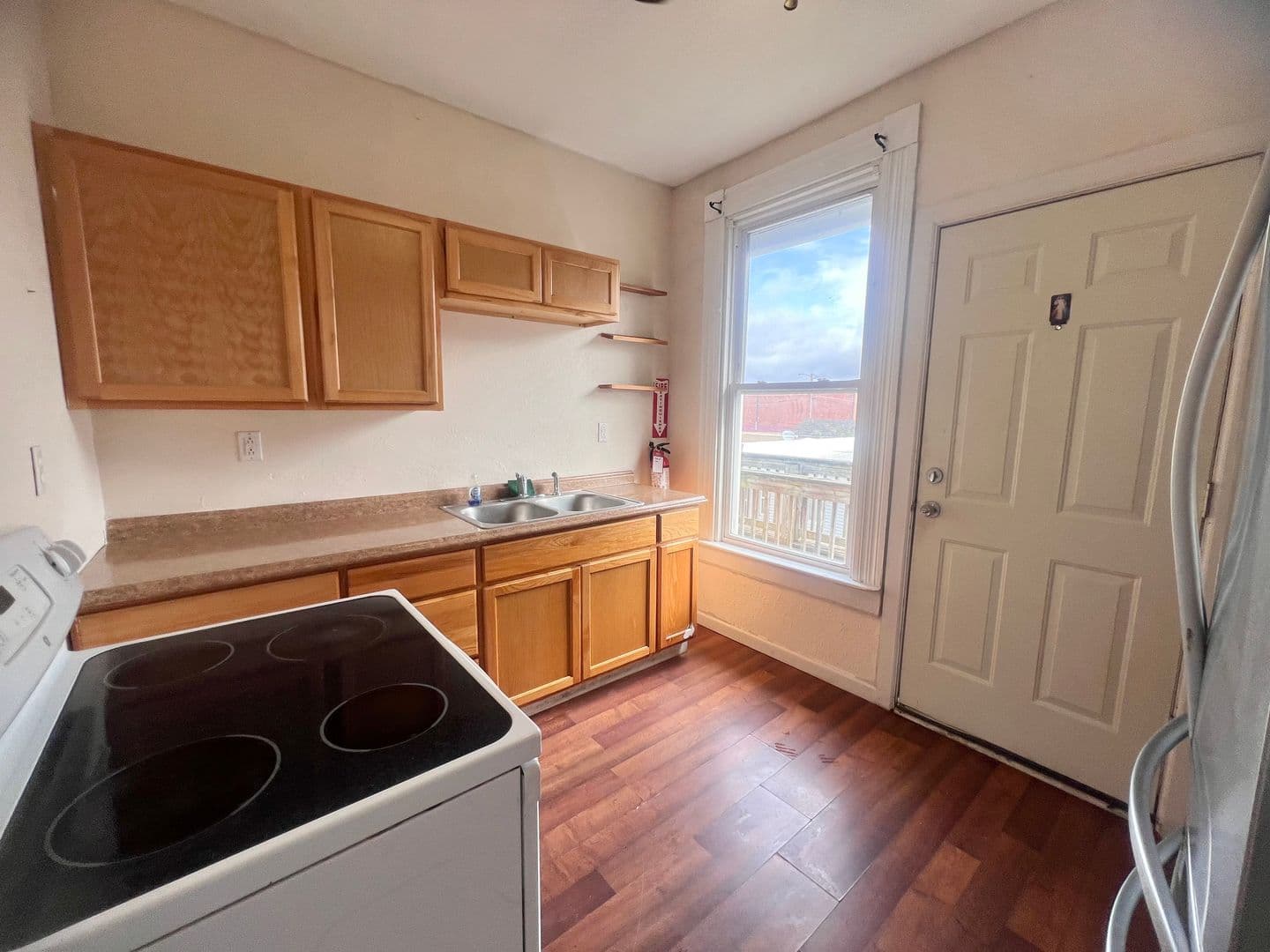 Clinton Apartment: 556 9th Ave S
