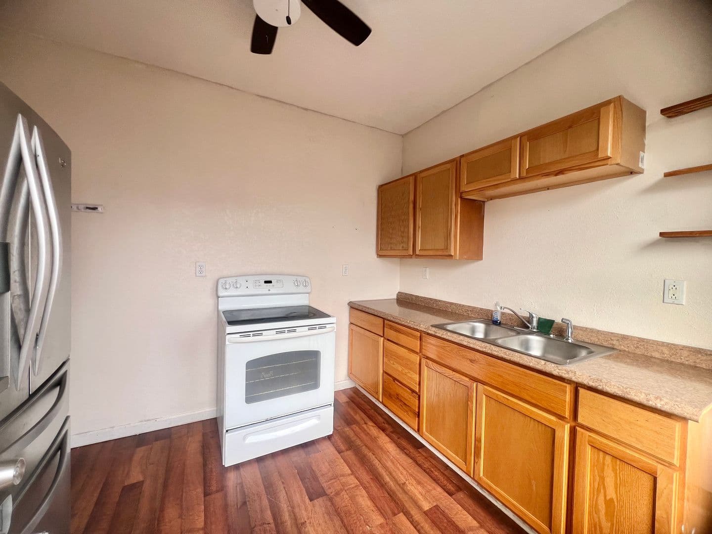 Clinton Apartment: 556 9th Ave S