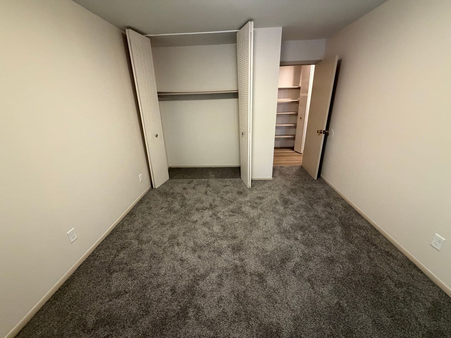 Green Bay Apartment: 1686 Shawano Ave