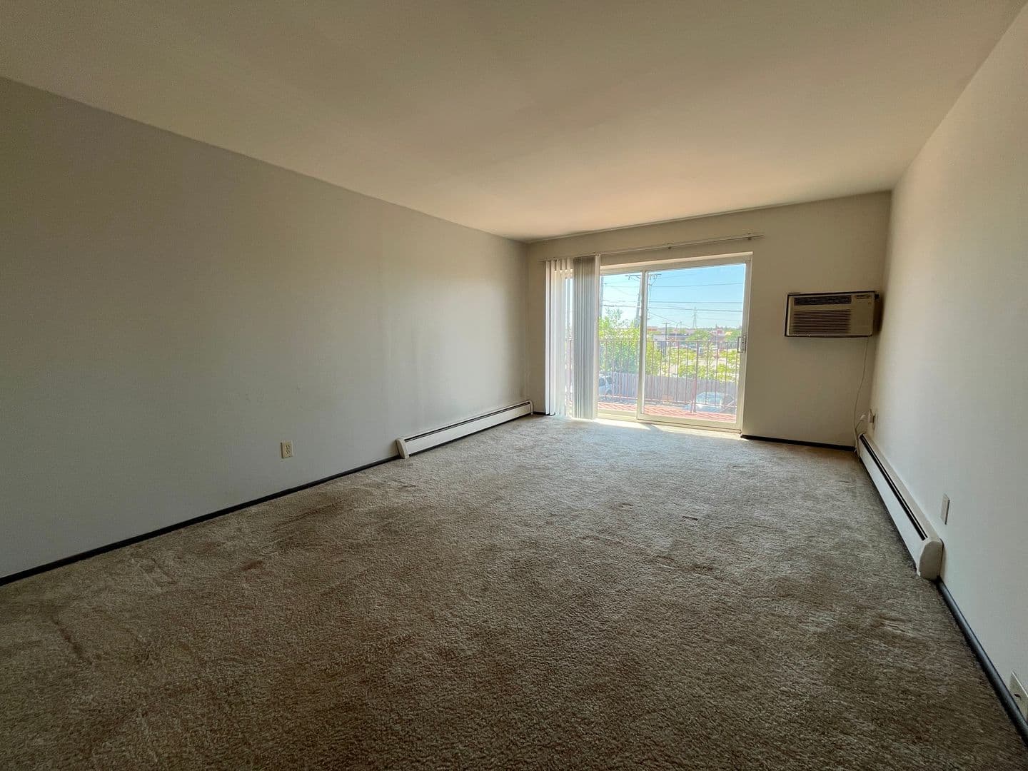 West Allis Apartment: 2821 S 106th St