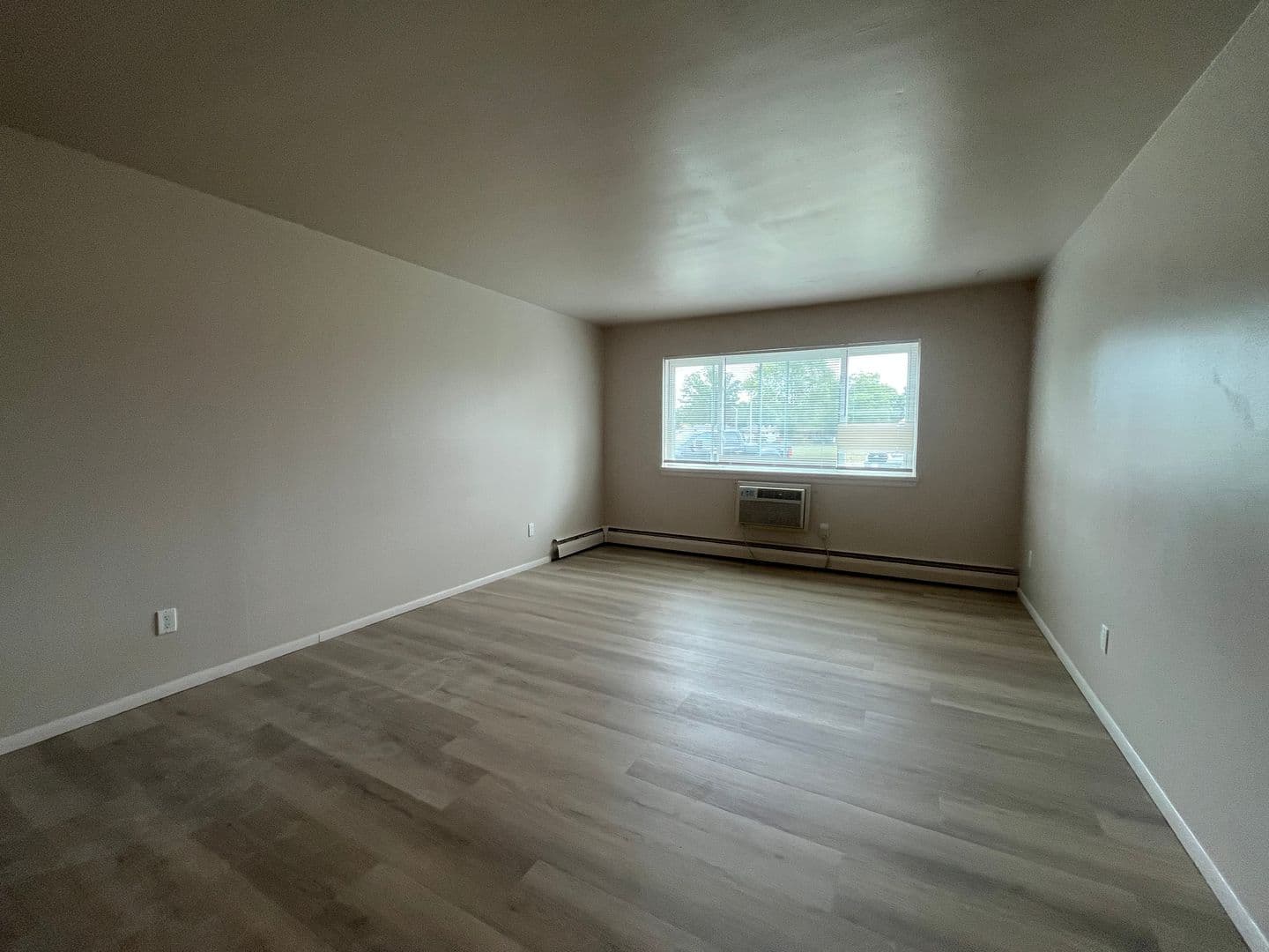 Milwaukee Apartment: 4246 S 60th St