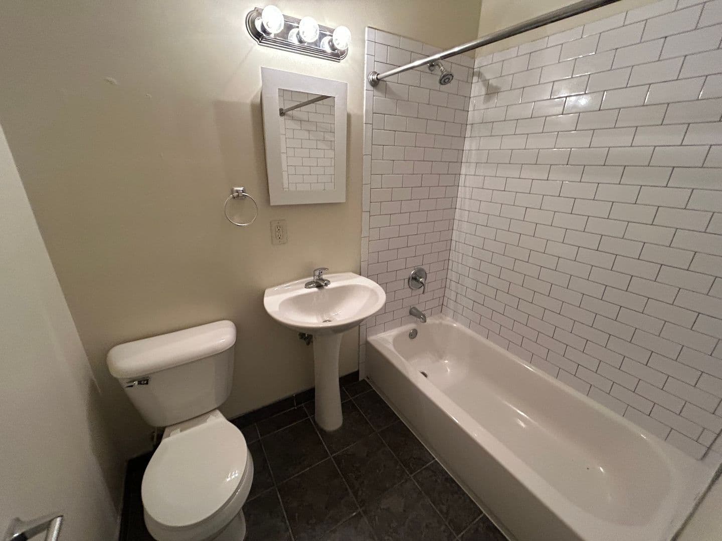 Milwaukee Apartment: 1819 N. Cambridge Ave.