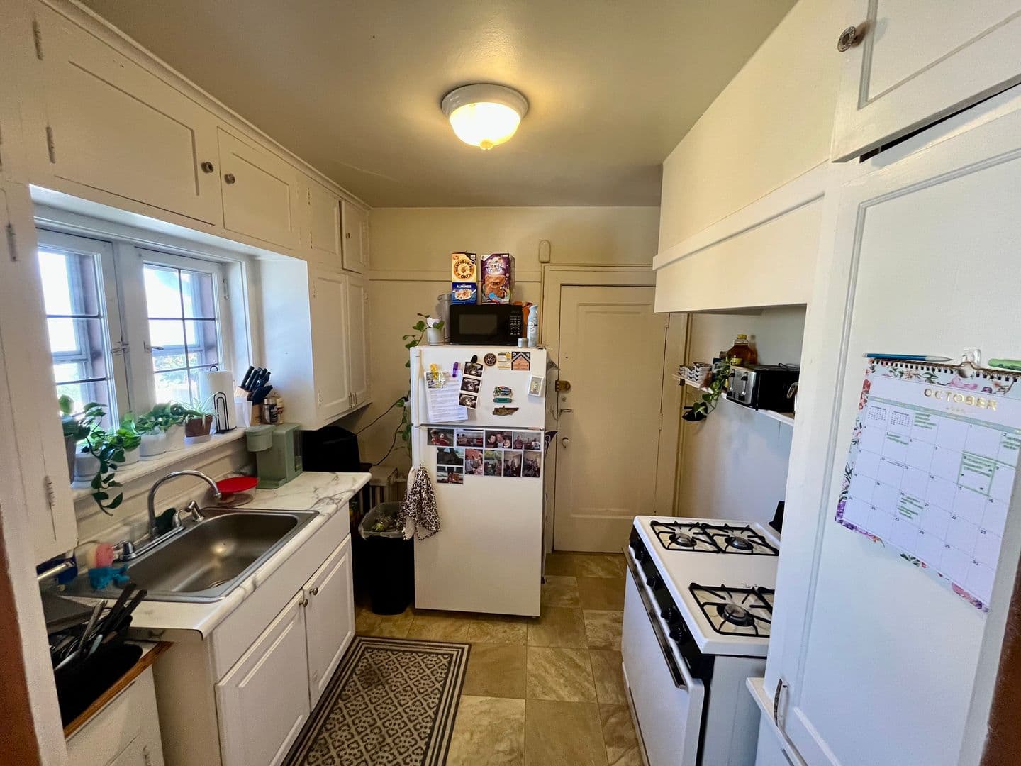 Shorewood Apartment: 1800-1808 E Olive St
