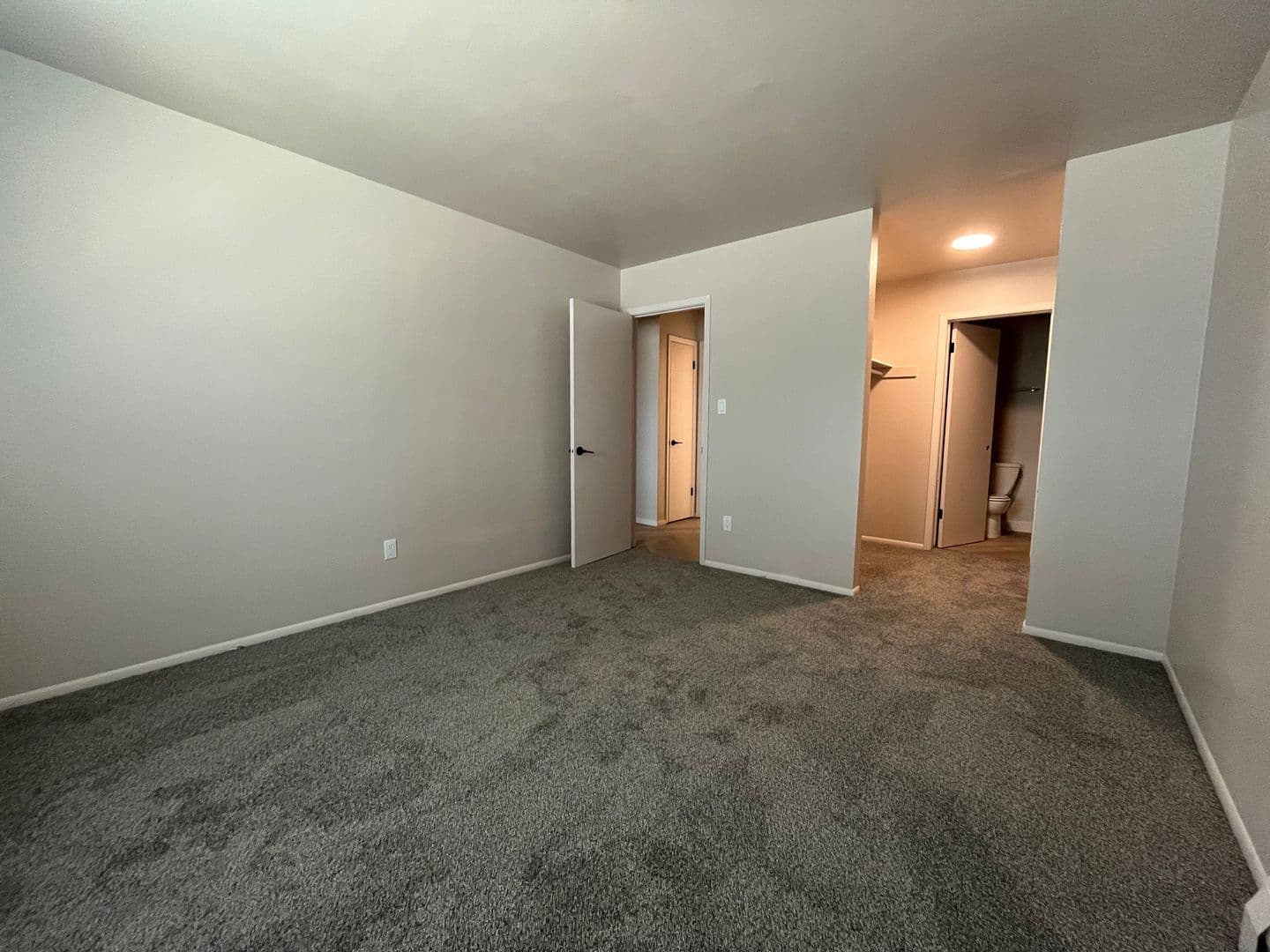 Milwaukee Apartment: 4246 S 60th St