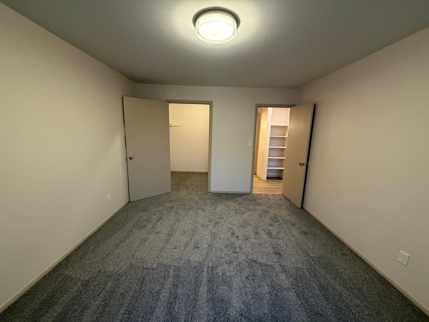 Green Bay Apartment: 1686 Shawano Ave