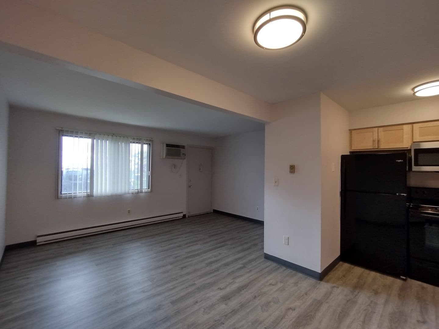 Menasha Apartment: 988 Third Street
