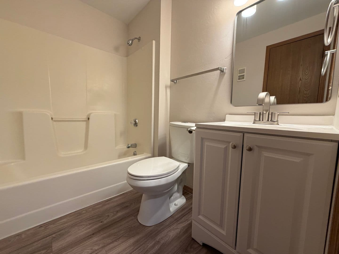 Green Bay Apartment: 2681 Humboldt Rd