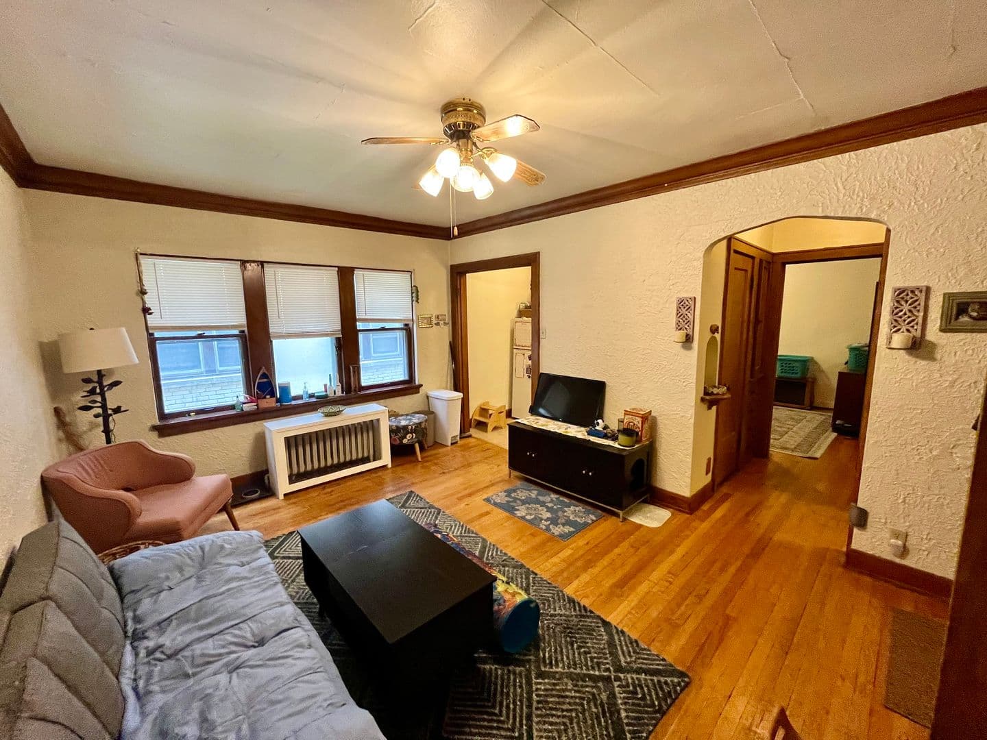 Shorewood Apartment: 4474 N Oakland Ave