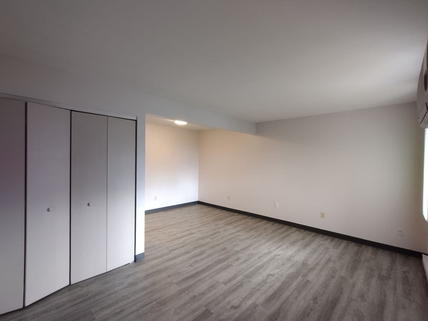 Menasha Apartment: 988 Third Street