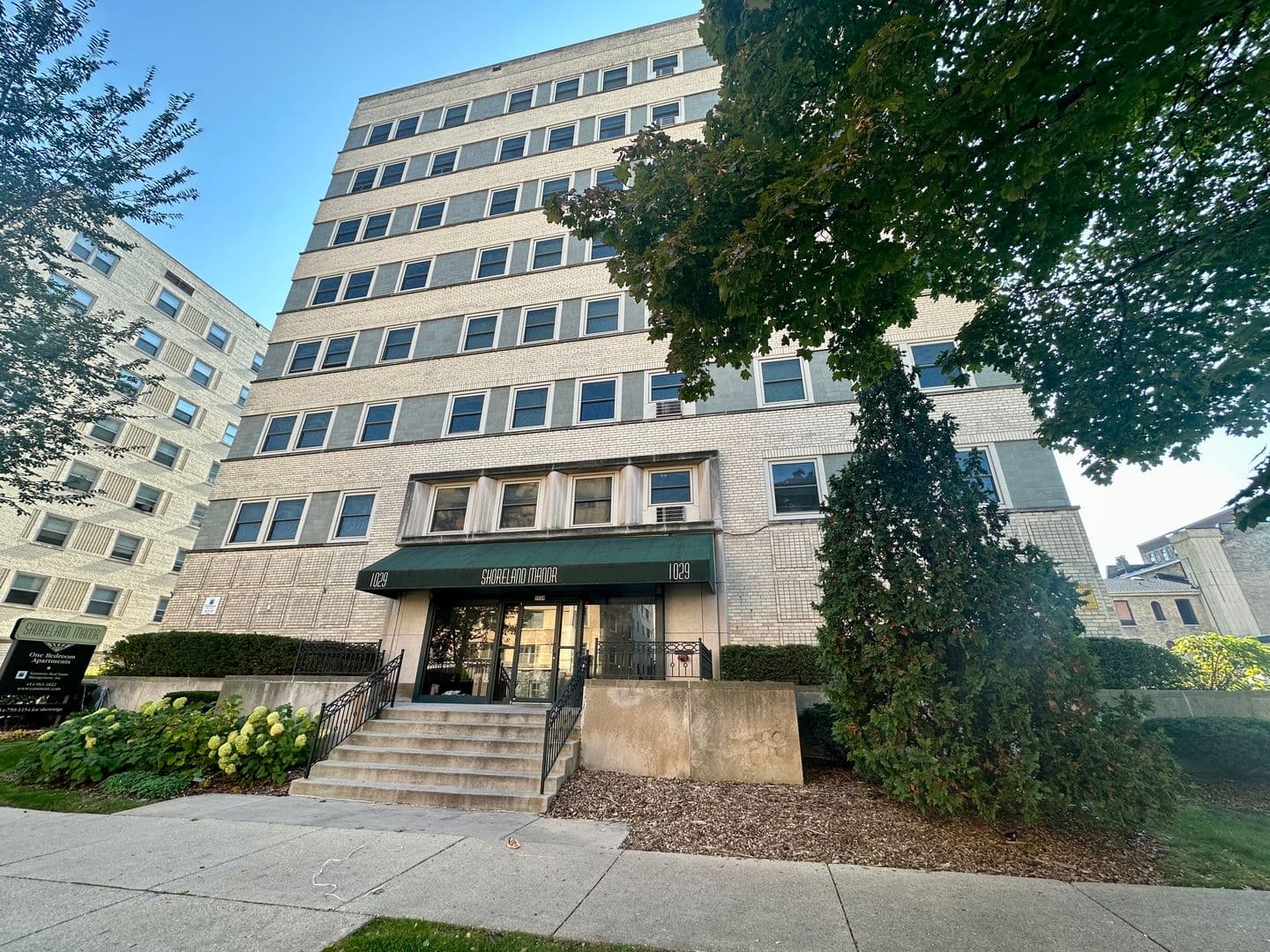 Milwaukee Apartment: 1029 E Knapp St