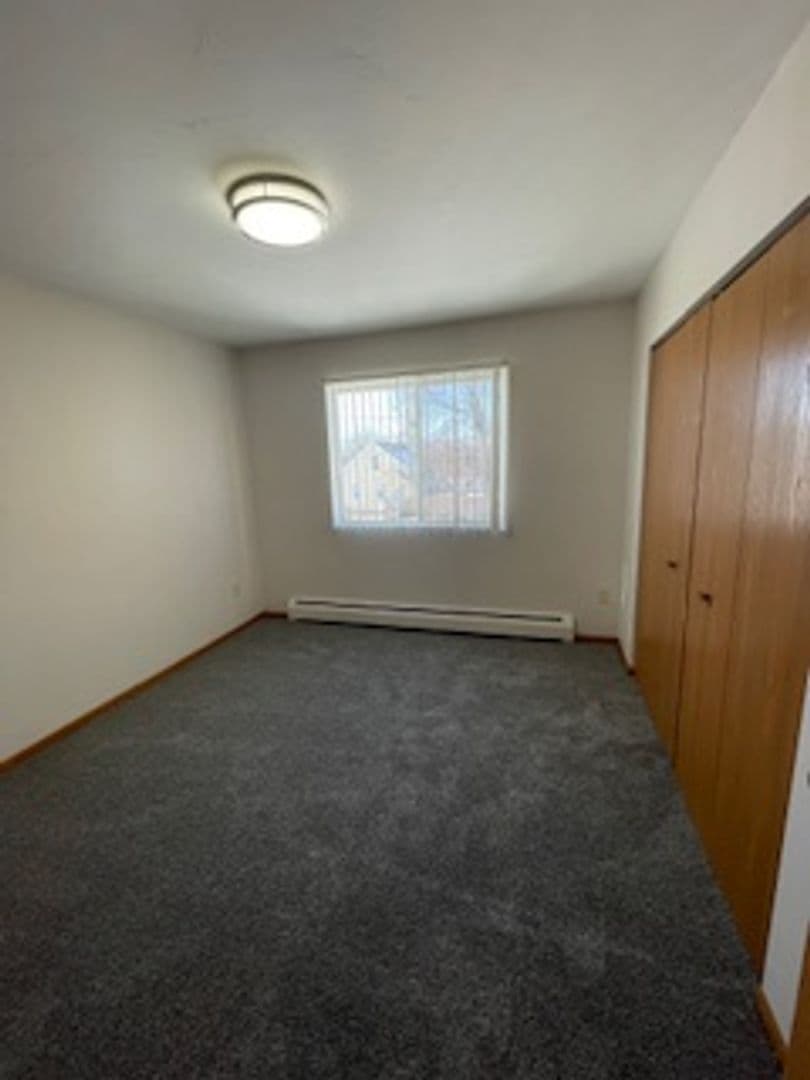 Green Bay Apartment: 125 S Platten St