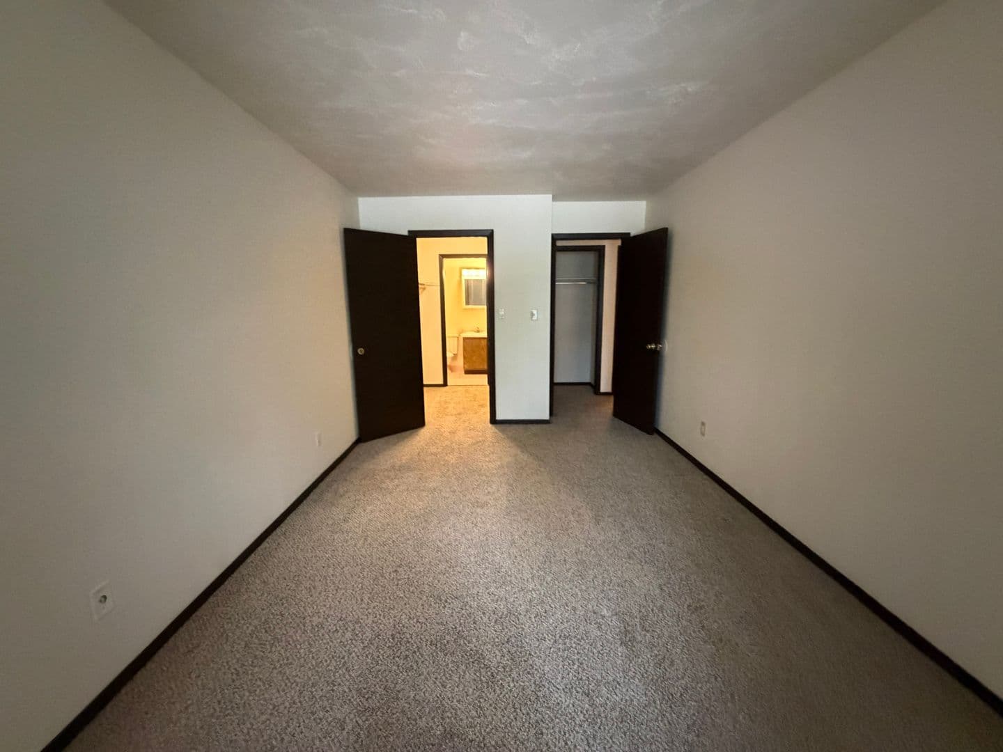 Green Bay Apartment: 1670 Shawano Ave