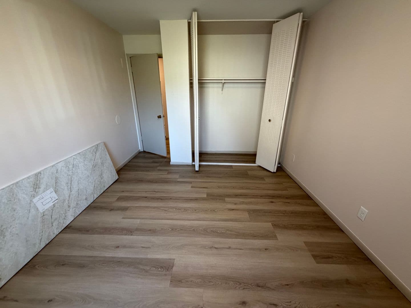 Green Bay Apartment: 1686 Shawano Ave